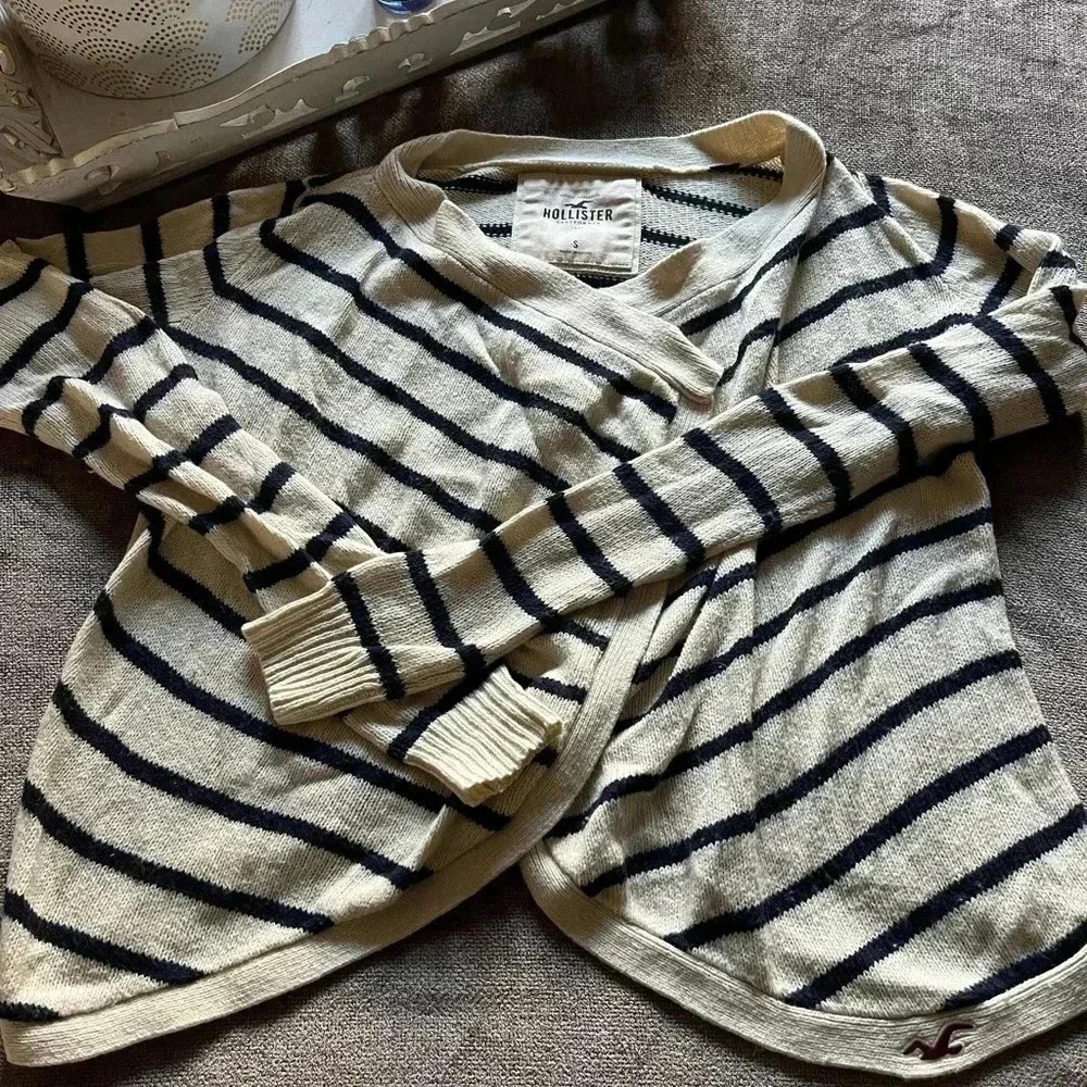 Hollister Cream & Navy Blue Striped Cardigan Sweater - Size Small